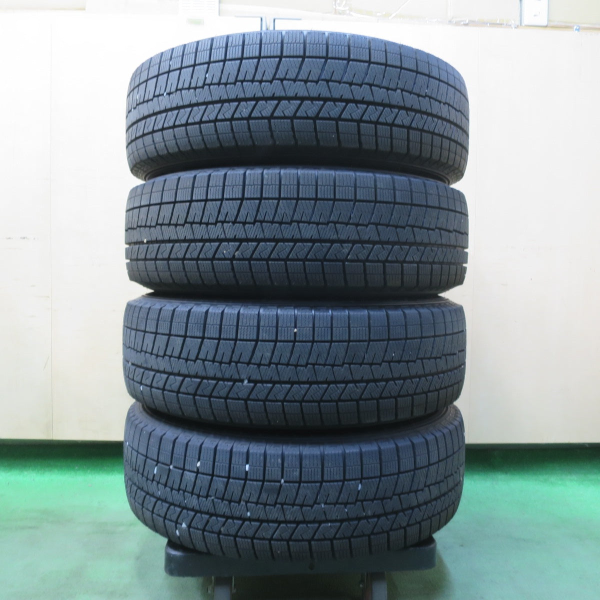 バリ溝!21年!キレイ!9.5分★スタッドレス 195/65R16 ダンロップ ウインターマックス 03 JOKER ジョーカー 16インチ PCD100/4H★5111412イス