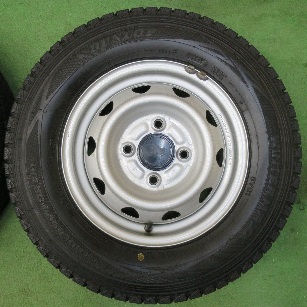バリ溝!21年!キレイ!9.5分以上★スタッドレス 145R12 6PR ダンロップ ウインターマックス SV01 スチール ホイール 12インチ PCD100/4H★5021506イス