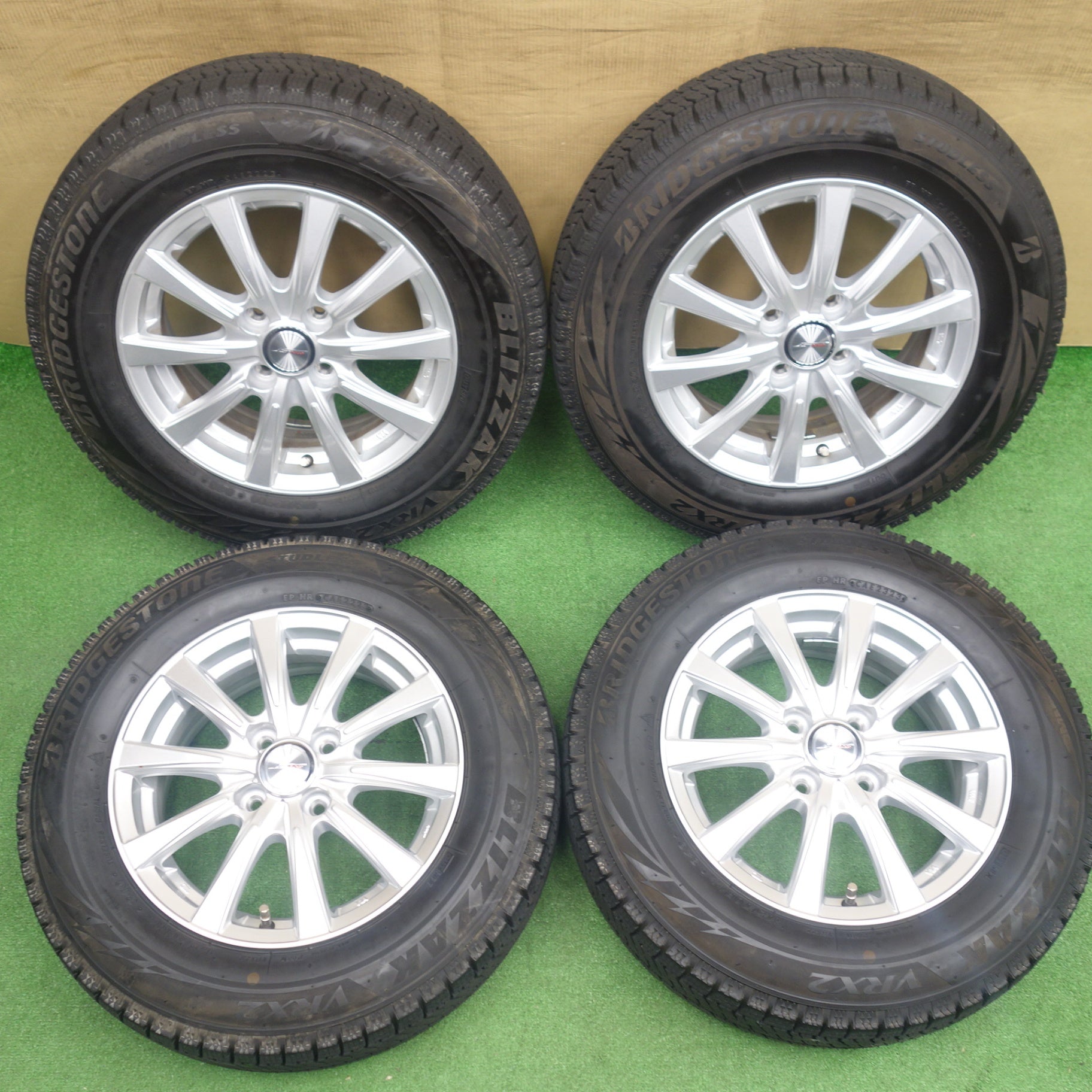 バリ溝！23年！キレイ！ほぼ10分☆スタッドレス 175/70R14 