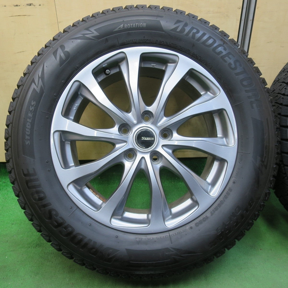 バリ溝!21年!キレイ!9.5分★スタッドレス 225/65R17 ブリヂストン ブリザック DM-V3 NEBROS 17インチ PCD114.3/5H★5031012イス