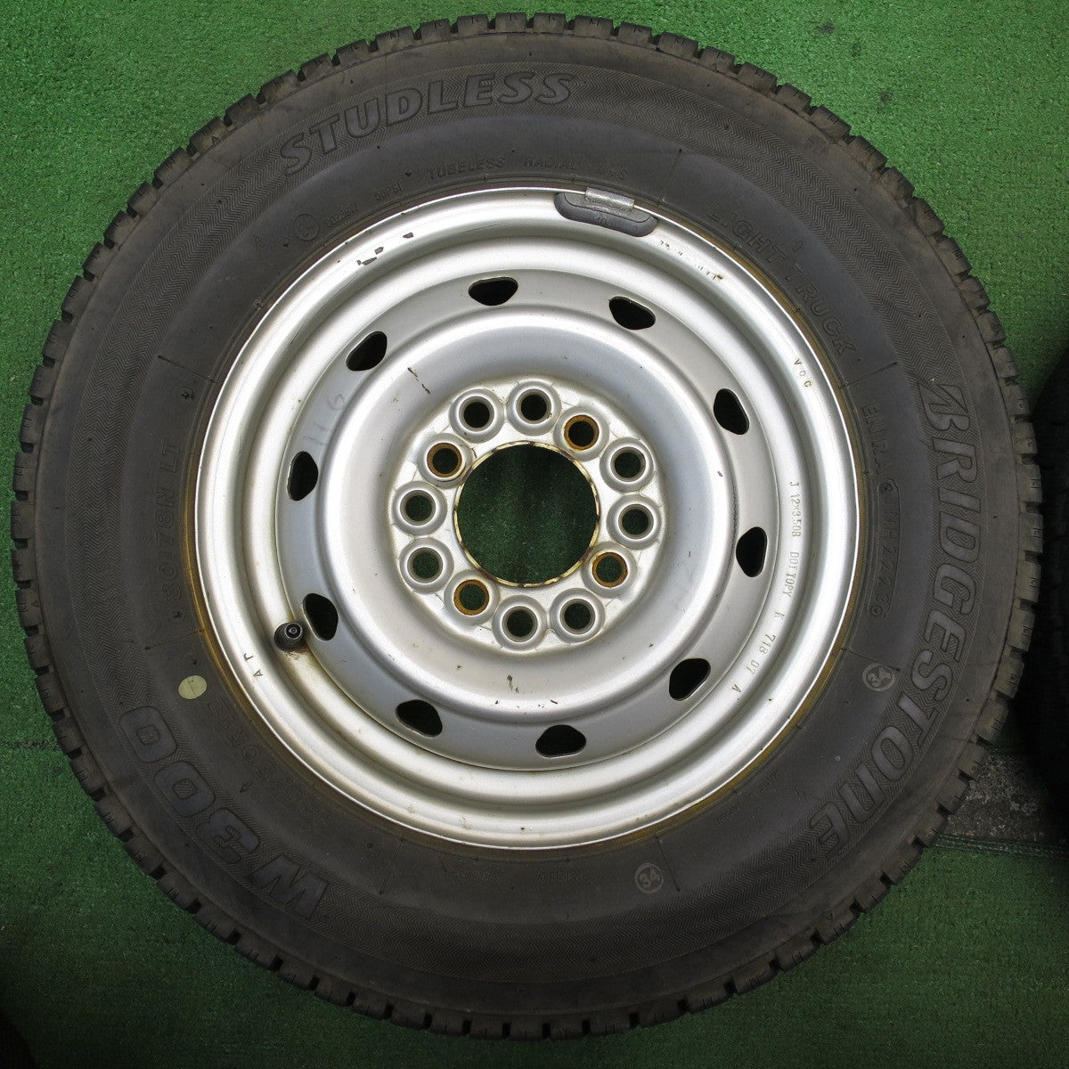 バリ溝!23年!8.5分★スタッドレス 145/850R12 80/78N ブリヂストン W300 スチール ホイール 12インチ PCD100 110 114.3/4H マルチ★5052101NJス