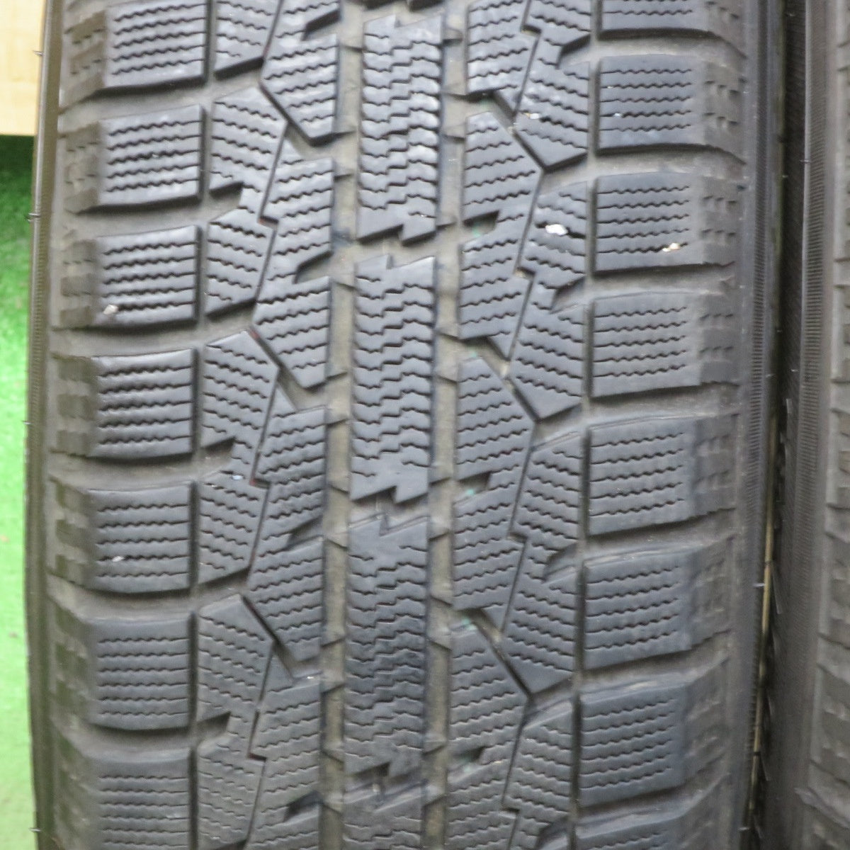 バリ溝!22年!キレイ!9.5分★シエンタ 等 185/60R15 スタッドレス トーヨー オブザーブ ガリット GIZ JOKER ジョーカー 15インチ PCD100/5H★5101402TTス