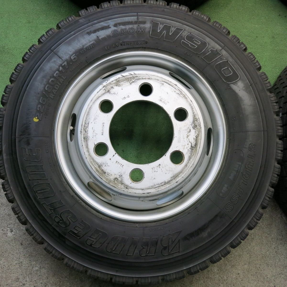 バリ溝!22年!9.5分!6本★トラック 225/80R17.5 123/122L スタッドレス ブリヂストン W910 ブリヂストン 製 スチール 17.5インチ 135-12 PCD222.25/6H★5091801HAス