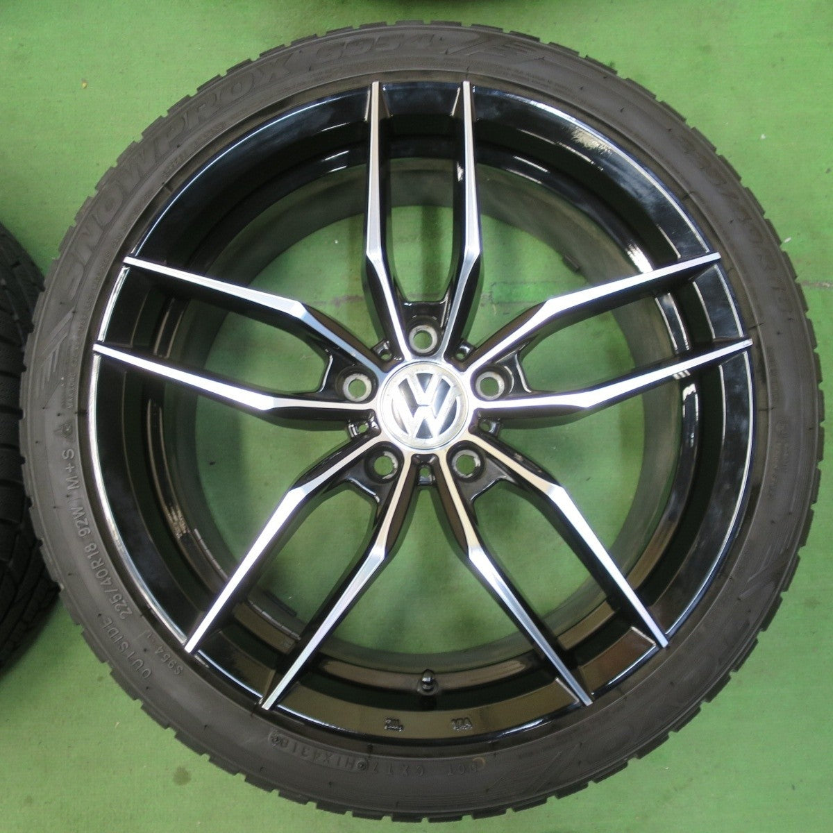 バリ溝!9.5分★ワーゲン 等 Luxury wheels Sharp Blade 225/40R18 スタッドレス トーヨー SNOWPROX S954 18インチ PCD112/5H★5040604IMス