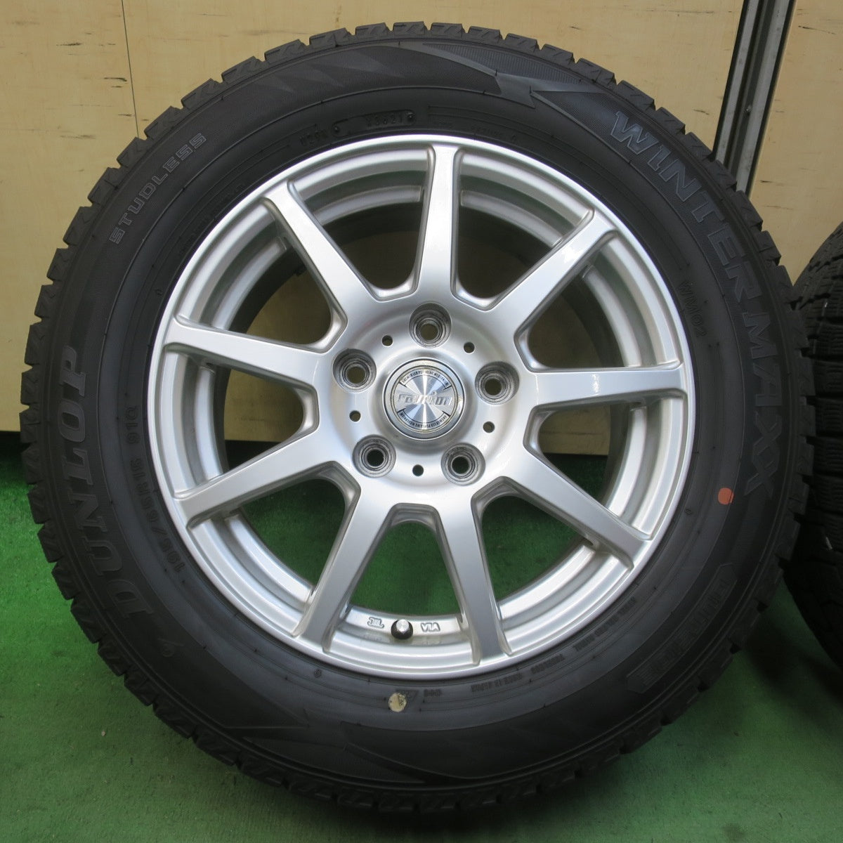 バリ溝!9分★スタッドレス 195/65R15 ダンロップ ウインターマックス WM02 ravrion ラブリオン 15インチ PCD114.3/5H★6020407イス