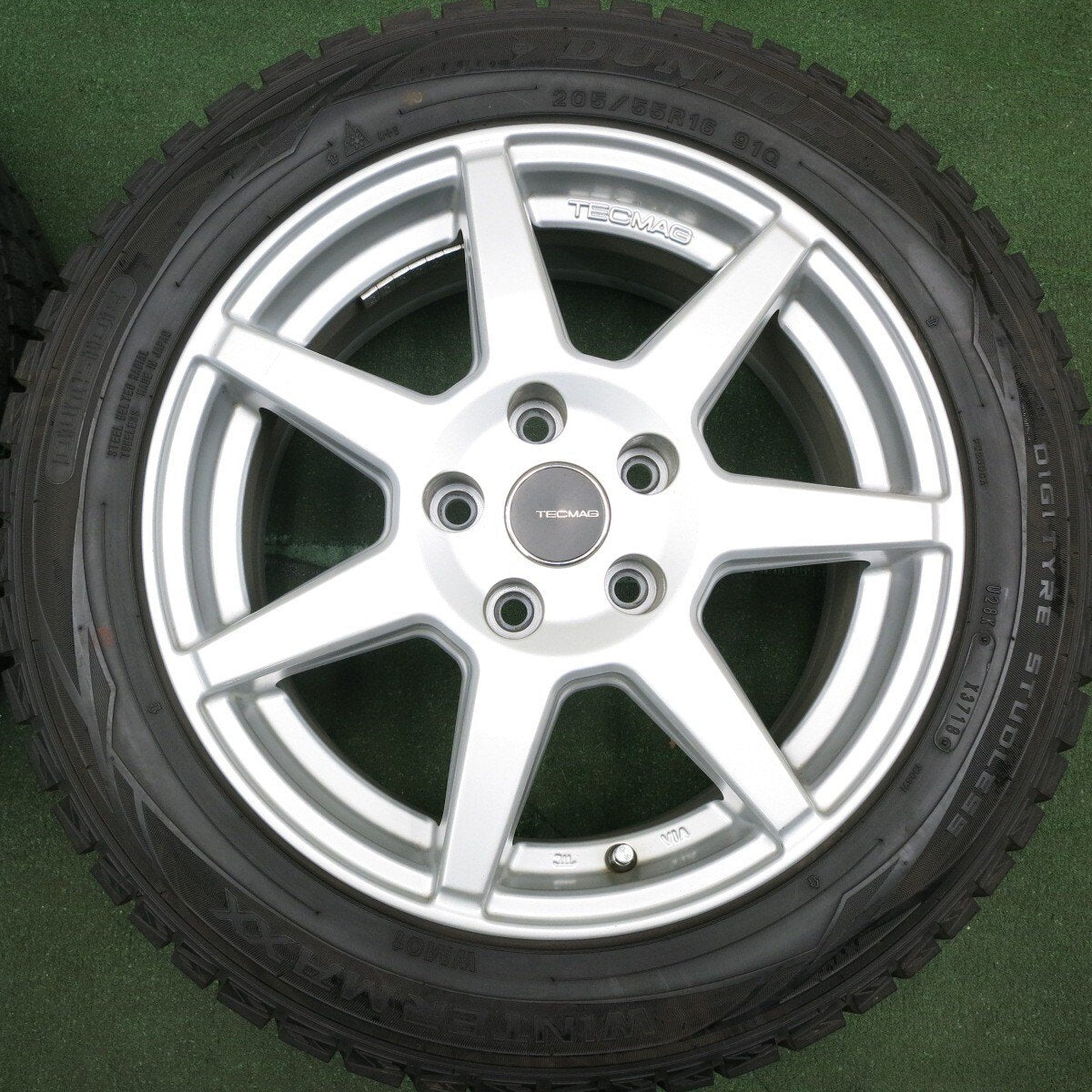 バリ溝!キレイ!9.5分以上★ワーゲン等 TECMAG 205/55R16 スタッドレス ダンロップ WM01 テクマグ PCD112/5H★4052708HAス