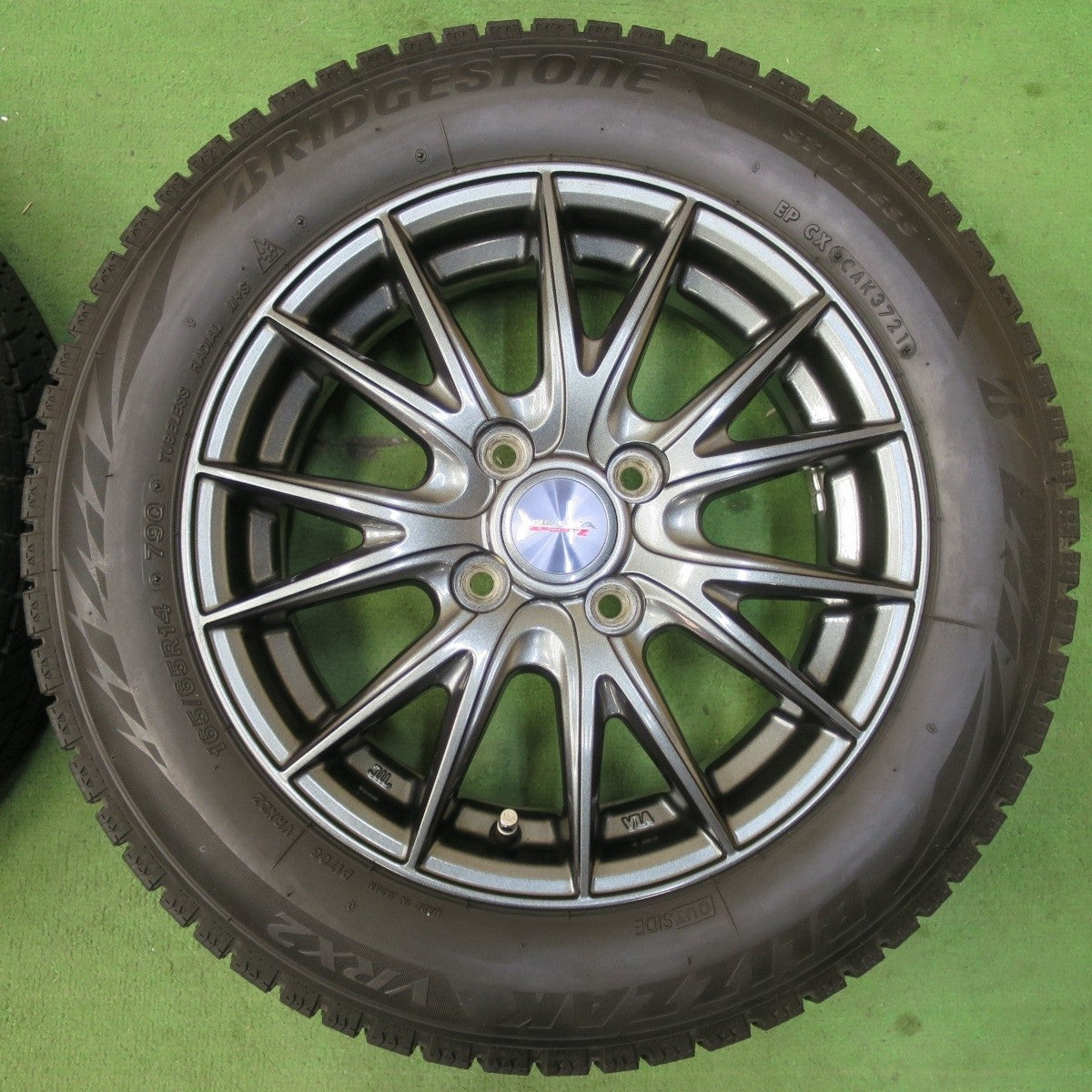 バリ溝!21年!キレイ!8.5分★スタッドレス 165/65R14 ブリヂストン ブリザック VRX2 VELVA SPORTZ ヴェルヴァ 14インチ PCD100/4H★5021507イス