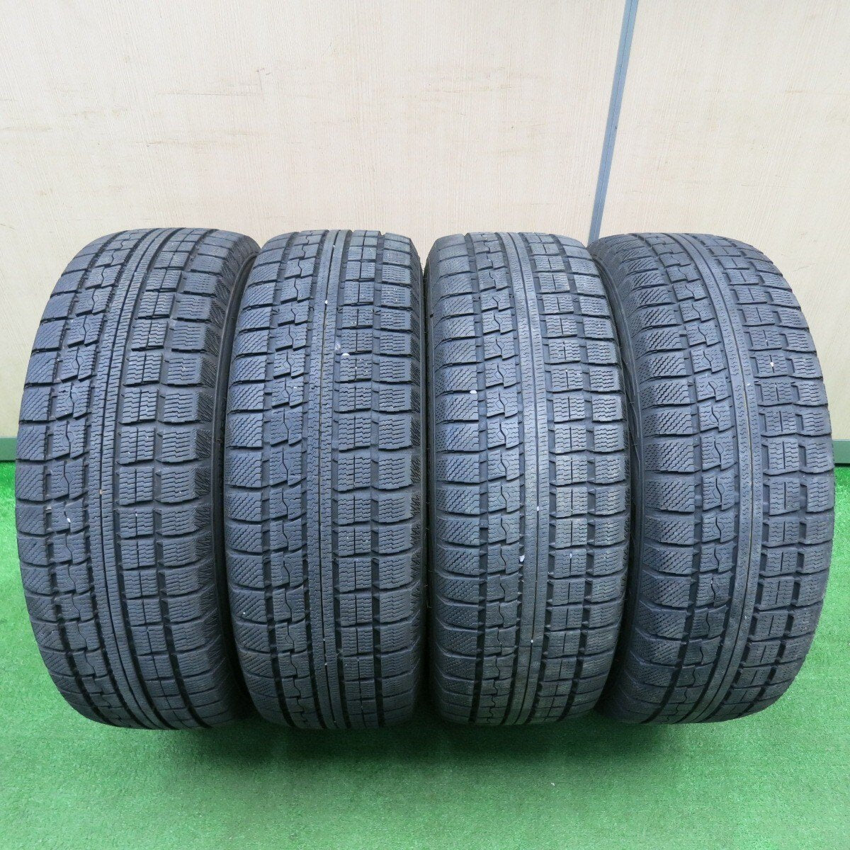 バリ溝!20年!キレイ!9分★スタッドレス 205/55R17 トーヨー ウインター トランパス MK4α SCHNEIDER ATECH シュナイダー 17インチ PCD114.3/5H★4121607TNス