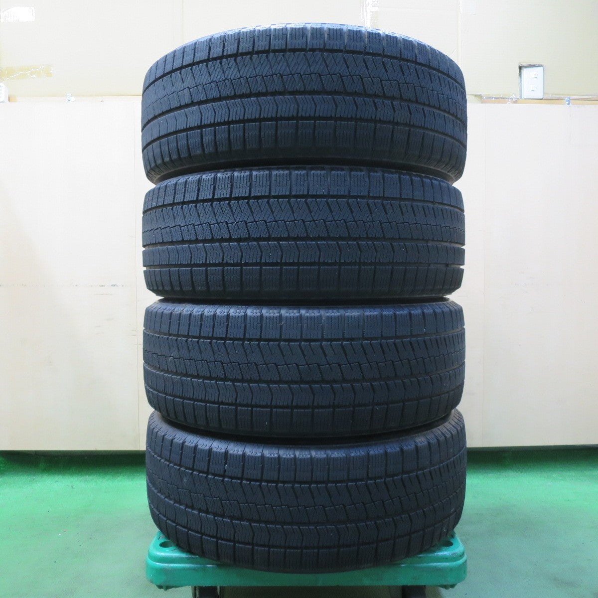 バリ溝!キレイ!9分★WORK EMOTION 11R 215/50R18 スタッドレス ブリヂストン ブリザック VRX2 18インチ ワーク エモーション PCD114.3/5H★5070602イス