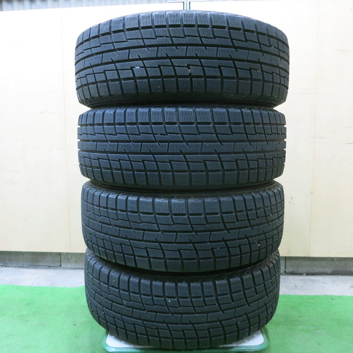 バリ溝!キレイ!9.5分以上★スタッドレス 215/60R16 ヨコハマ アイスガード iG30 AXEL アクセル 16インチ PCD114.3/5H★5041603ナス