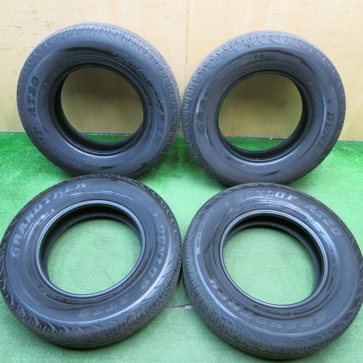4本価格!23年★195/80R15 ダンロップ グラントレック AT20 タイヤ 15インチ ジムニー シエラ ハイエース 等★5042714HAノタ