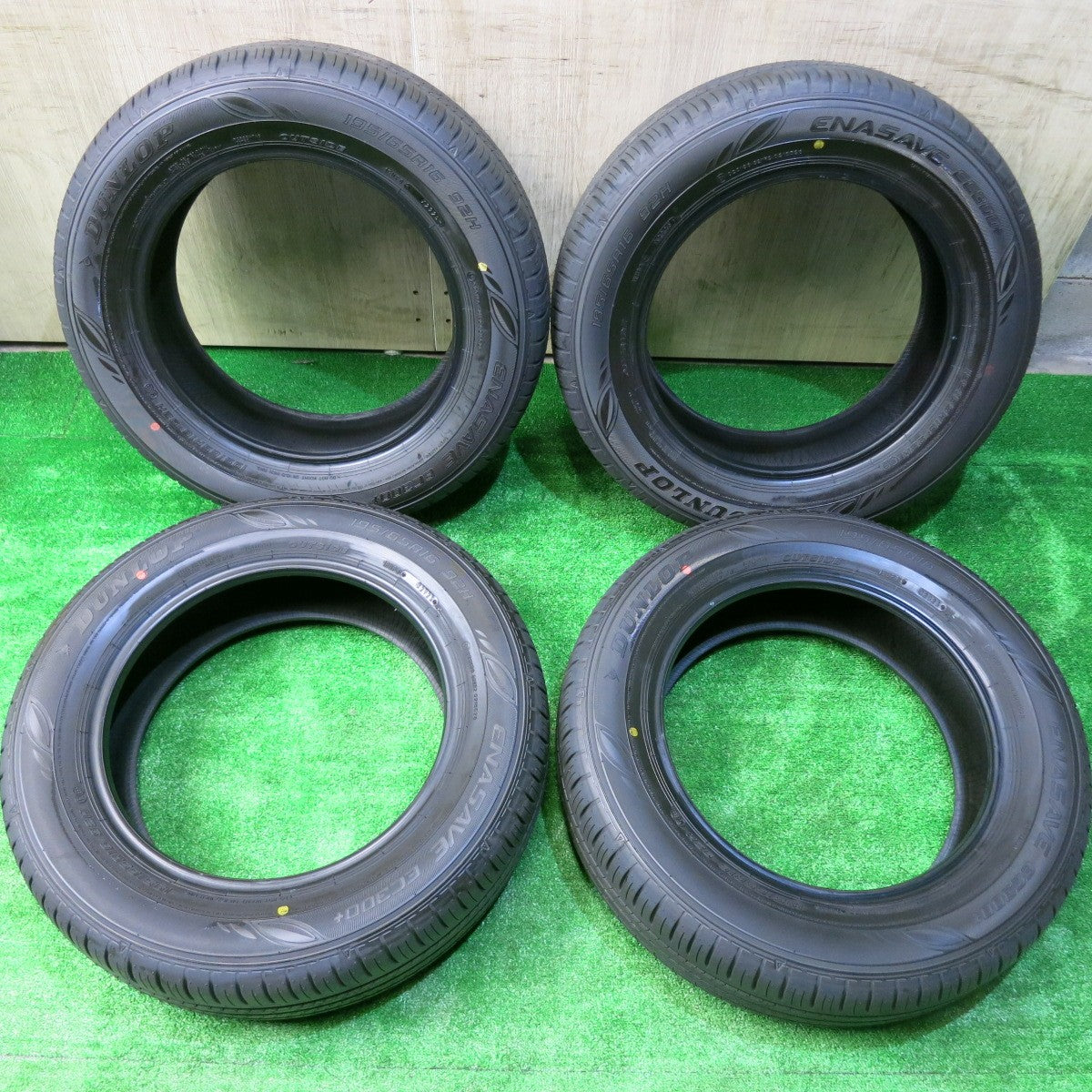 新車外し!25年★195/65R16 ダンロップ エナセーブ EC300+ タイヤ 16インチ ライズ ロッキー 等★5110802HAノタ