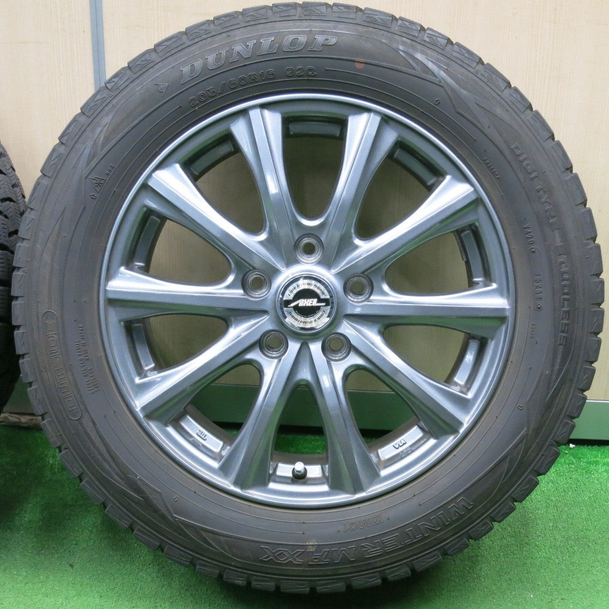 キレイ★スタッドレス 205/60R16 ダンロップ ウインターマックス WM01 AXEL アクセル 16インチ PCD114.3/5H★5010304NJス