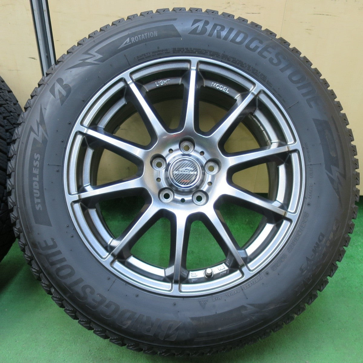 キレイ★スタッドレス 225/65R17 ブリヂストン ブリザック DM-V3 SCHNEIDER シュナイダー 17インチ PCD114.3/5H★5010804イス