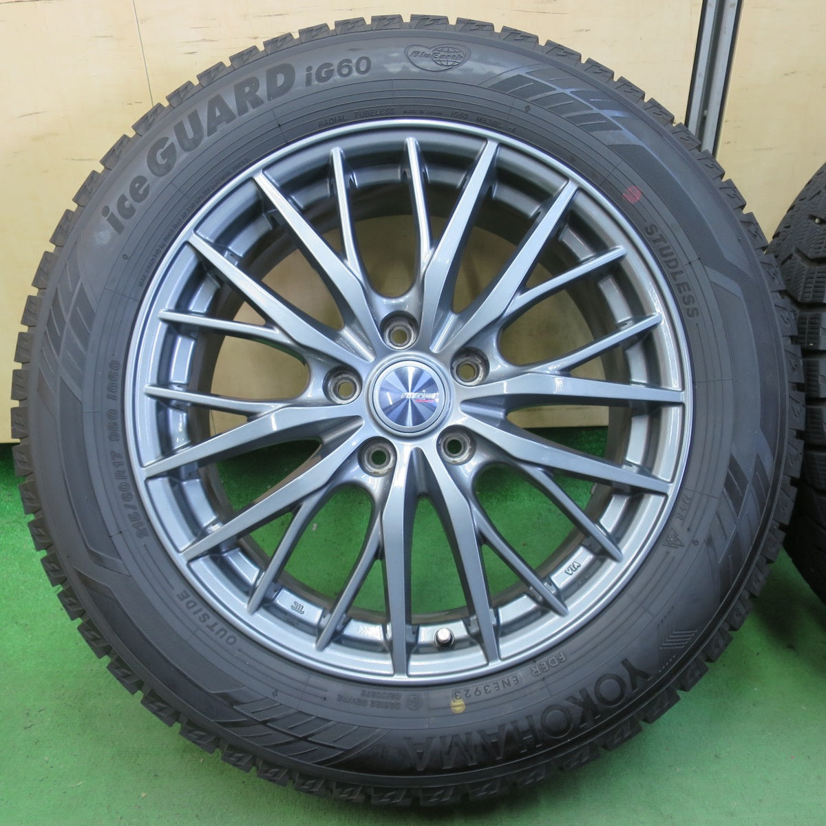 超バリ溝!23年!キレイ!ほぼ10分★スタッドレス 215/60R17 ヨコハマ アイスガード iG60 ravrion RM01 ラブリオン 17インチ PCD114.3/5H★5052702イス