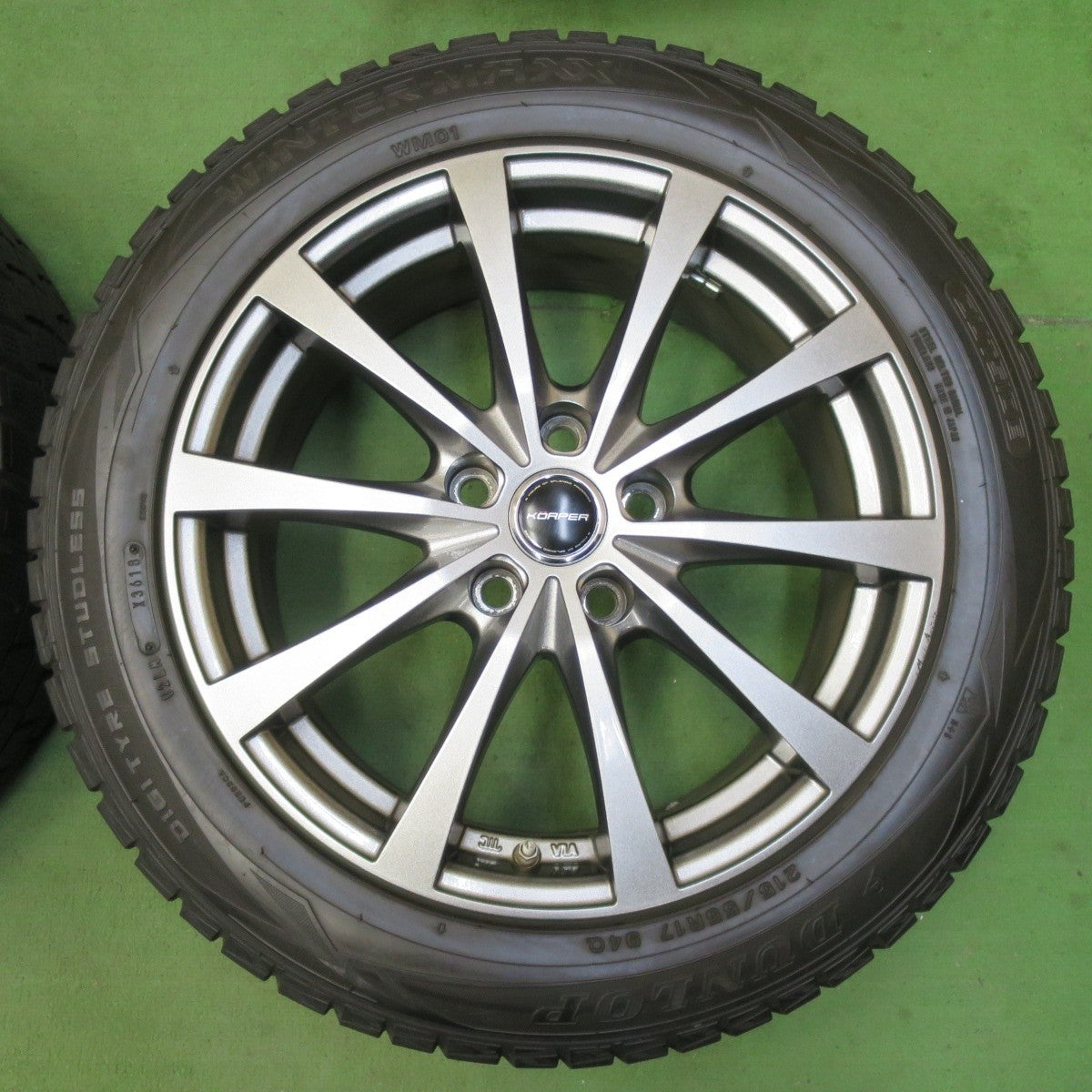 キレイ★スタッドレス 215/55R17 ダンロップ ウインターマックス WM01 KORPER ケルパー 17インチ PCD114.3/5H★5032209イス