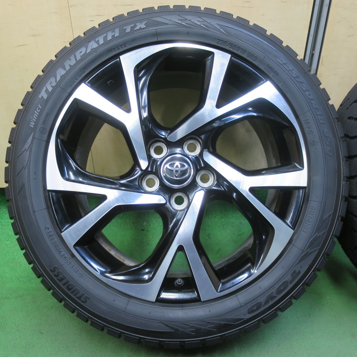 バリ溝!21年!9.5分★トヨタ CH-R 純正 225/50R18 スタッドレス トーヨー ウインター トランパス TX 18インチ CHR PCD114.3/5H★5081804イス