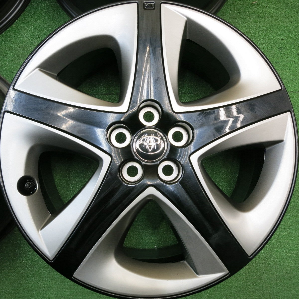 新車外し!付属品付き★トヨタ 50系 プリウス ツーリング 純正 ホイール 17インチ 17×7J PCD100/5H★5110607HAホ