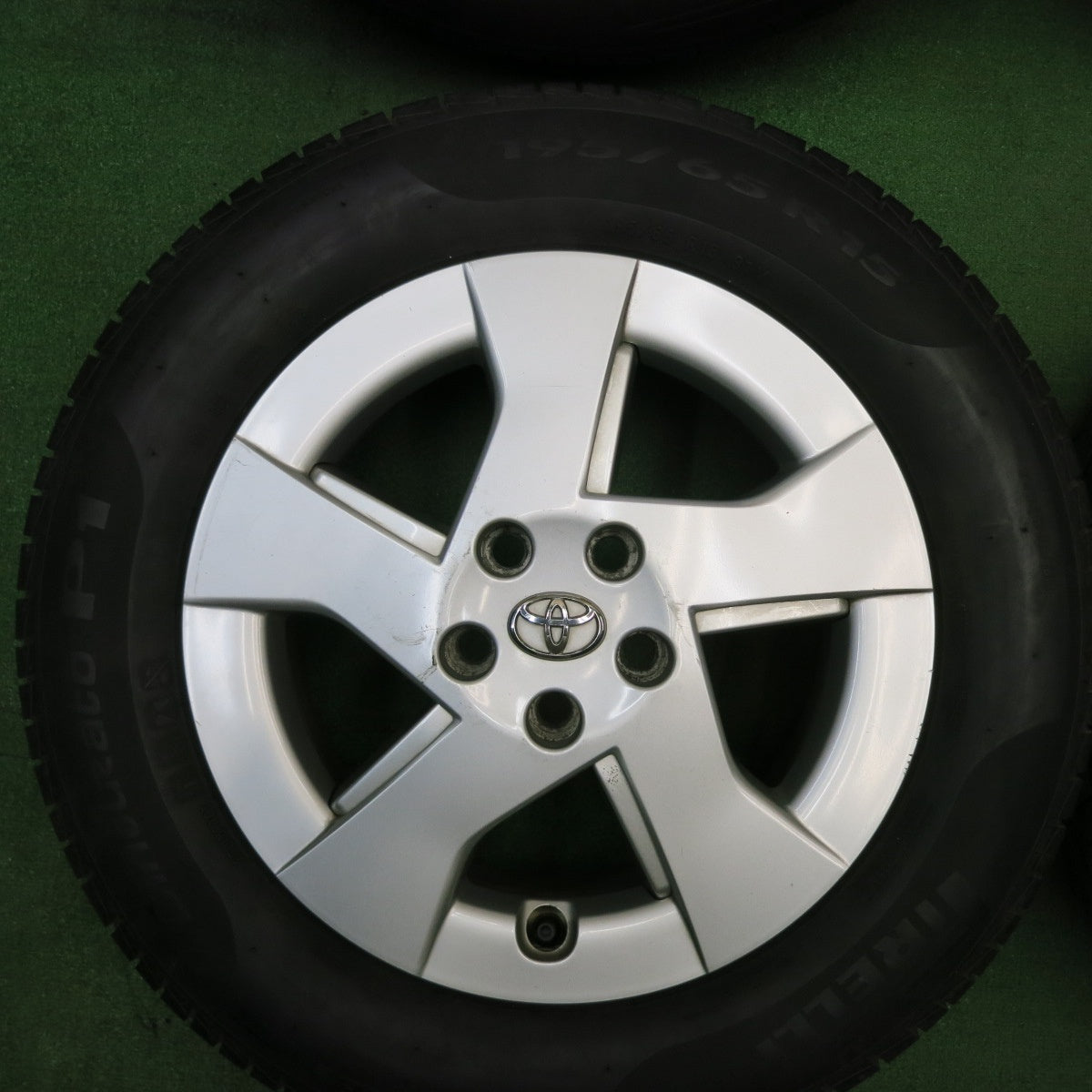4本価格★トヨタ 30系 プリウス 純正 195/65R15 ピレリ Cinturato P1 15インチ PCD100/5H★5042004TNノ