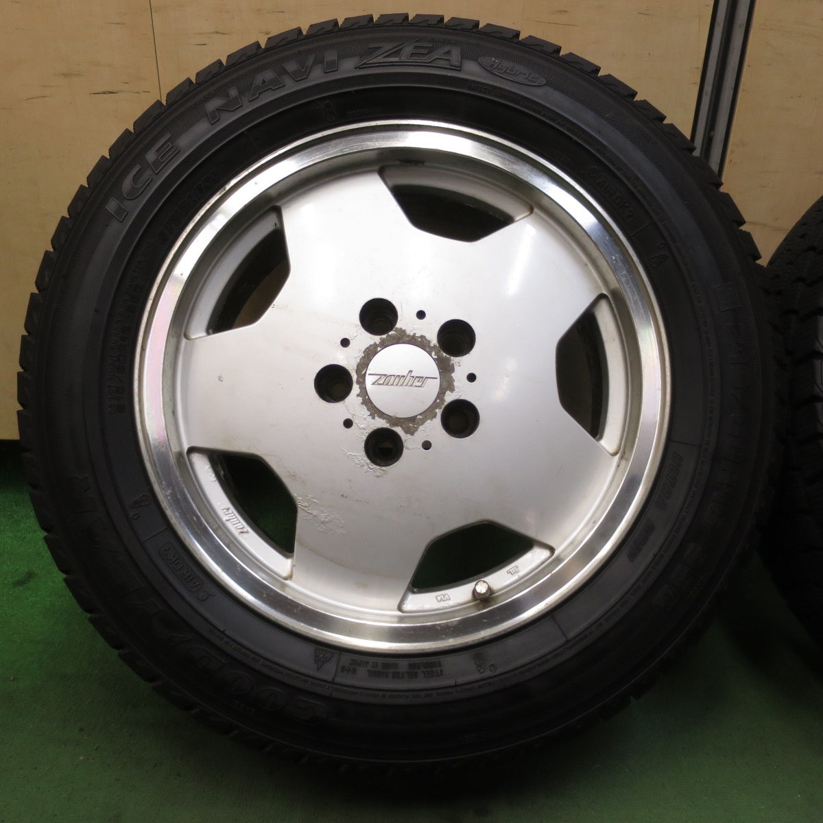 バリ溝!9.5分★スタッドレス 215/60R16 グッドイヤー アイスナビ ZEA Zauber ザウバー 16インチ PCD114.3/5H★5093015イス