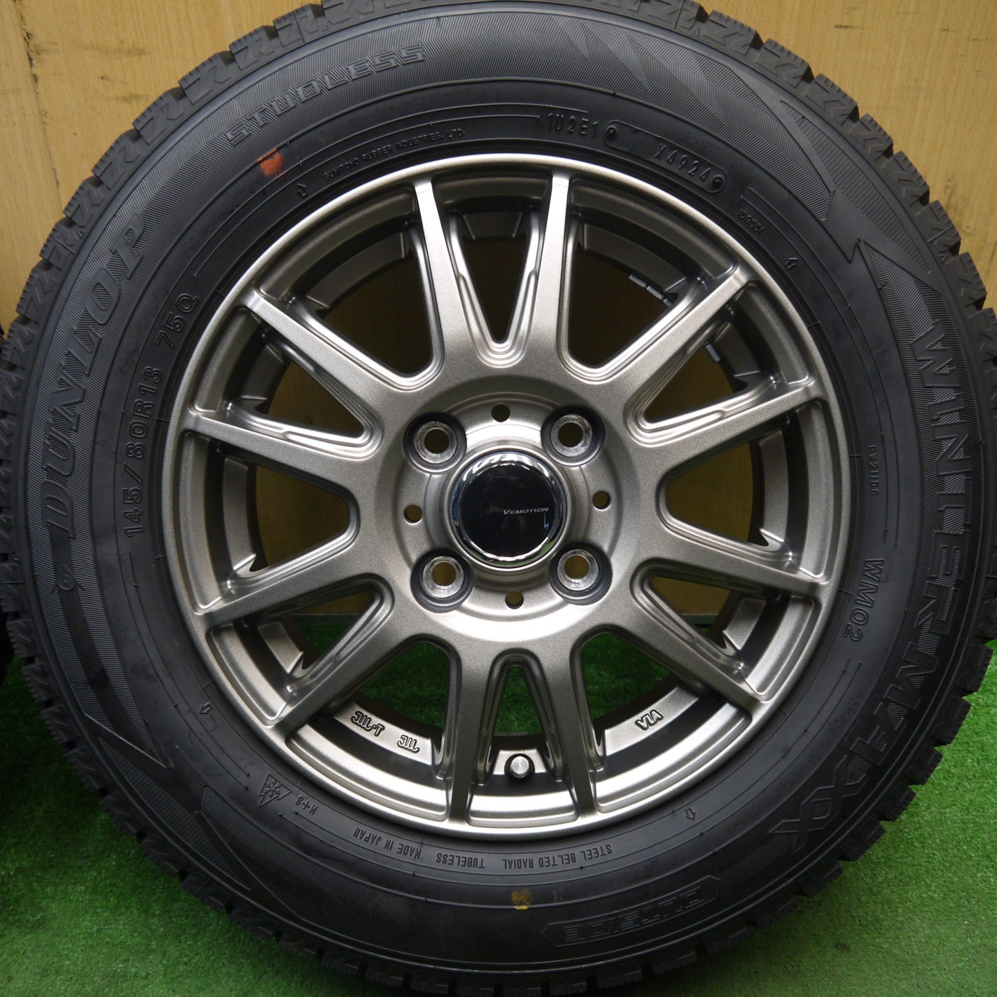 バリ溝!24年!キレイ!ほぼ10分★スタッドレス 145/80R13 ダンロップ ウインターマックス WM02 VEMOTION Vエモーション 13インチ PCD100/4H★5071802Hス