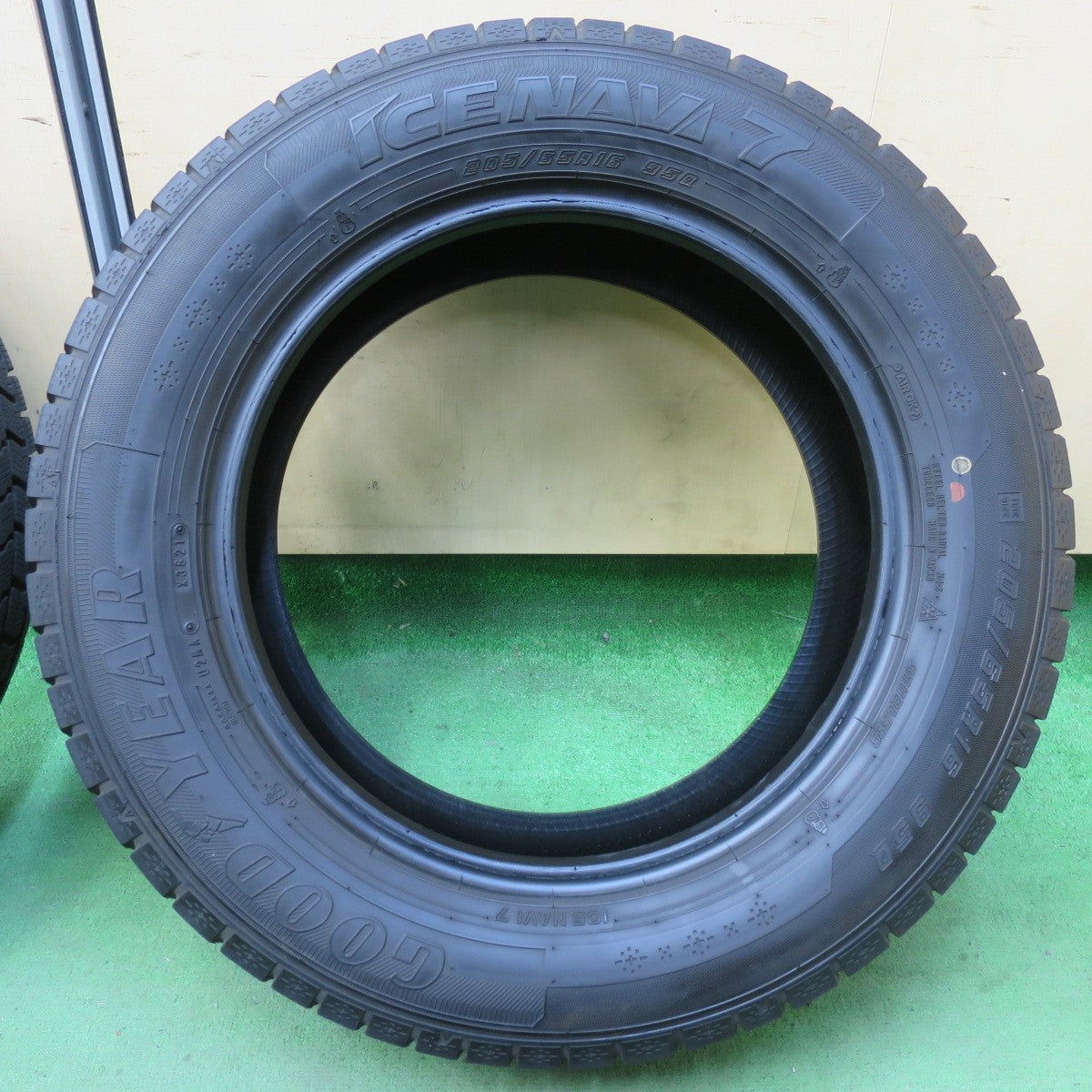 バリ溝!21年!9.5分★スタッドレス 205/65R16 グッドイヤー アイスナビ7 タイヤ 16インチ ヤリスクロス ヴェゼル オデッセイ 等★5051713イスタ
