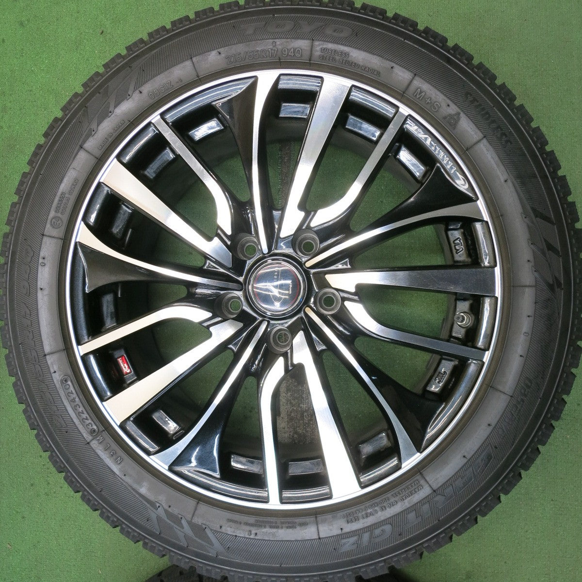 バリ溝!9.5分★LEONIS VT 215/55R17 スタッドレス トーヨー オブザーブ ガリット GIZ レオニス 17インチ PCD114.3/5H★5091110HAス