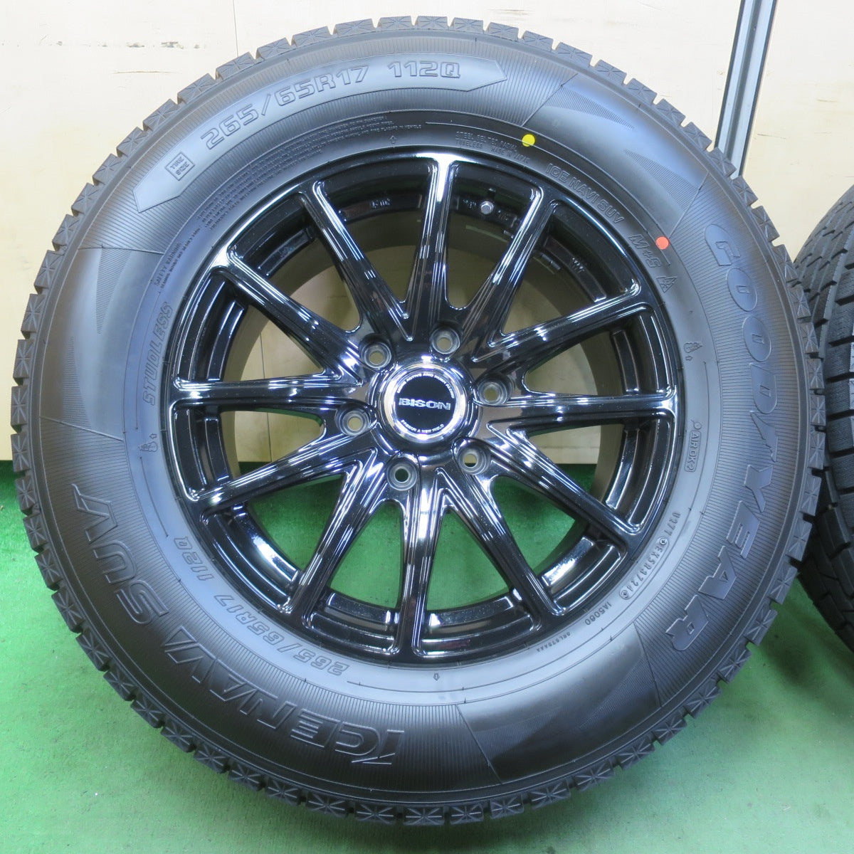 ほぼ未使用!24年!キレイ★スタッドレス 265/65R17 グッドイヤー アイスナビ SUV BISON BN-01 バイソン 17インチ PCD139.7/6H★5101501イス