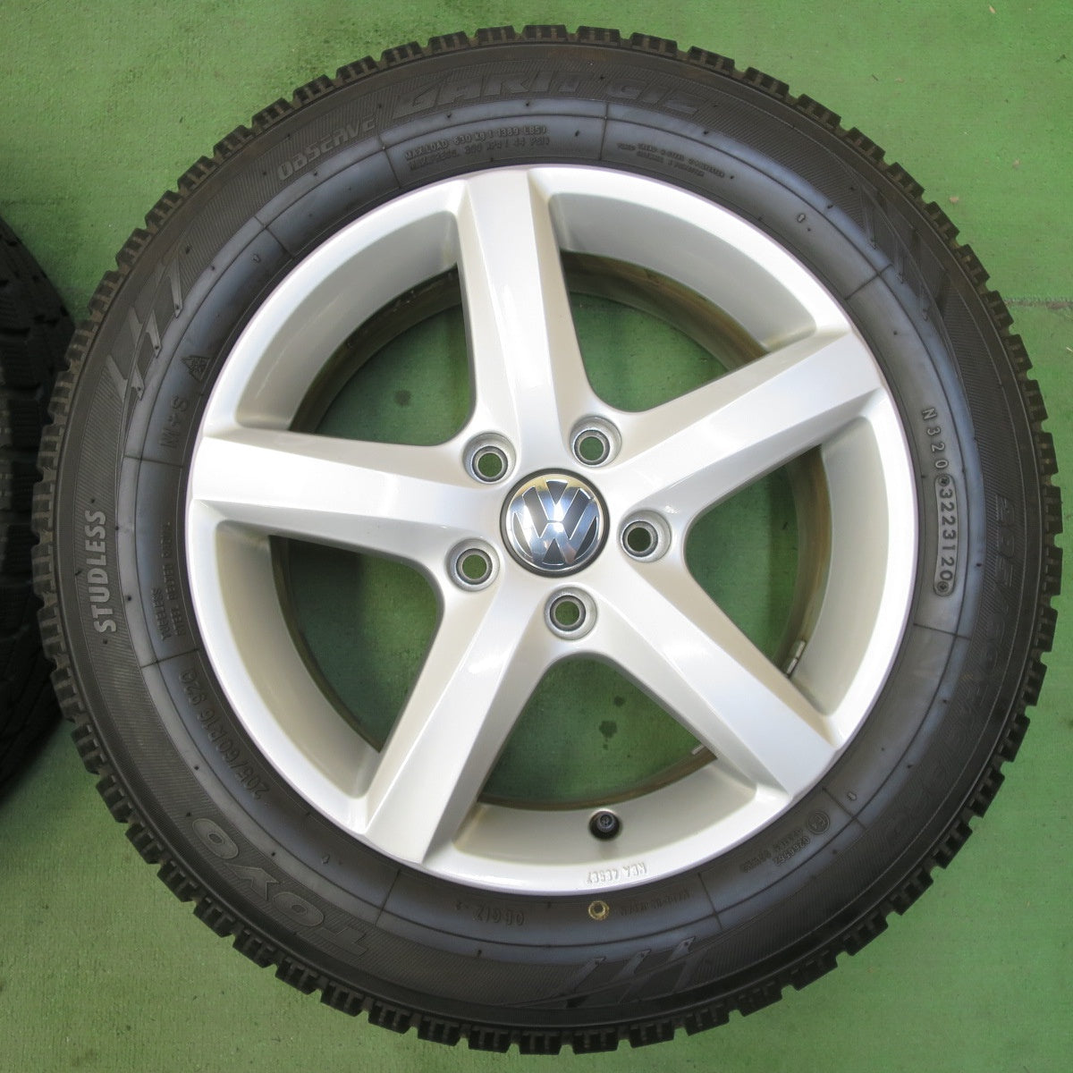 バリ溝!キレイ!9分★ワーゲン ゴルフ 純正 BORBET 205/60R16 スタッドレス トーヨー オブザーブ ガリット GIZ 16インチ ボルベット PCD112/5H★5082603イス
