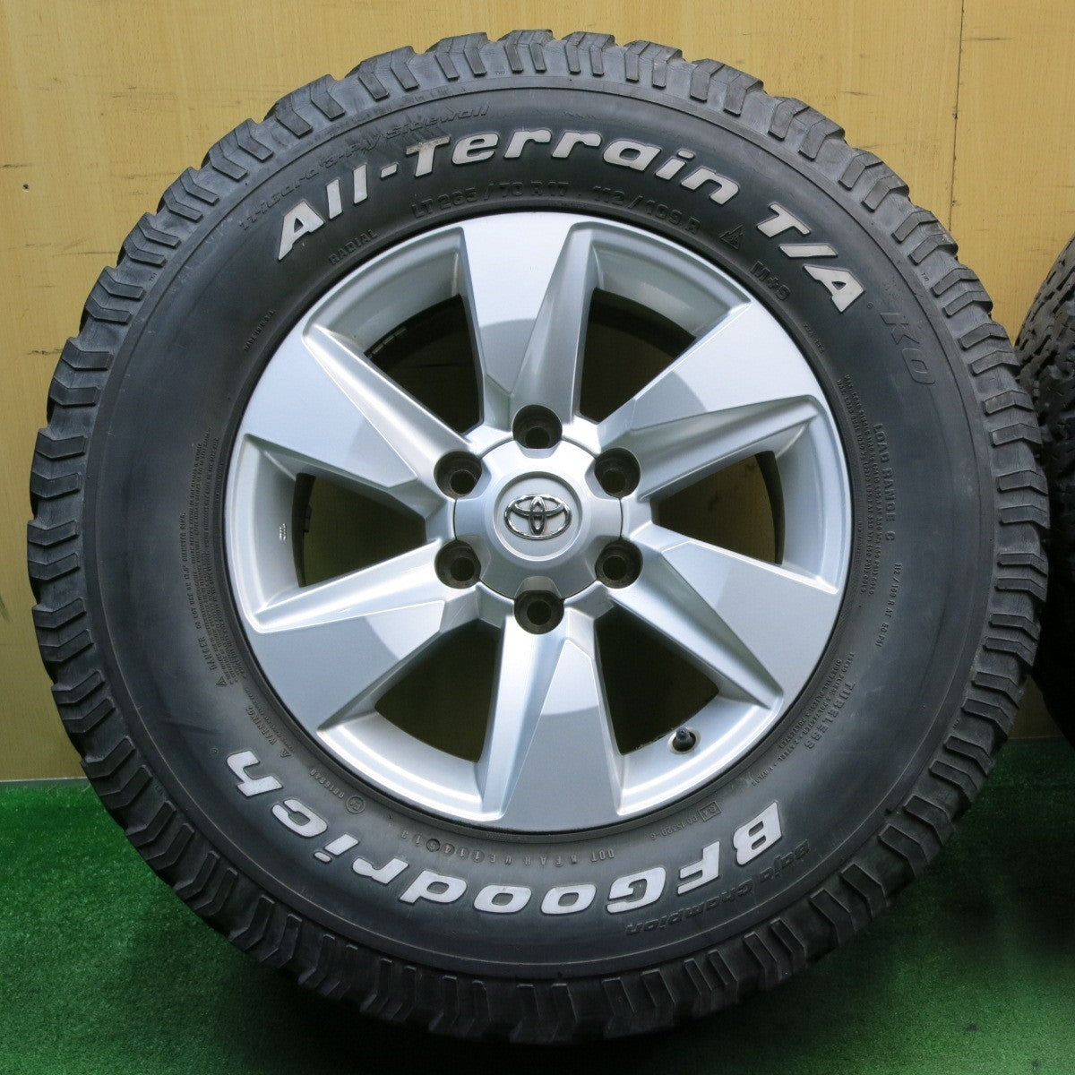 バリ溝!キレイ!8.5分★トヨタ 150系 ランクル プラド 純正 265/70R17 112/109R BFグッドリッチ All-Terrain T/A KO ホワイトレター 17インチ PCD139.7/6H★5051301NJノ