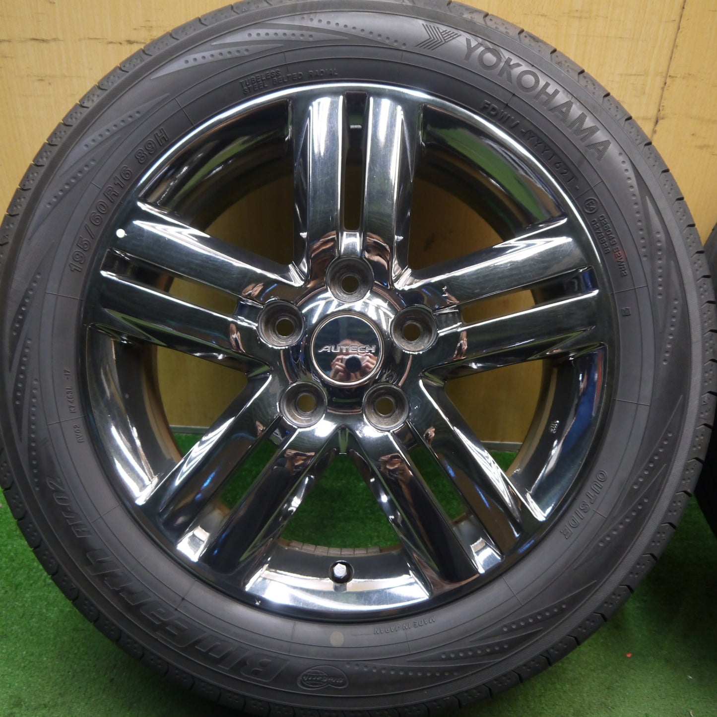 バリ溝!21年!9.5分★日産 セレナ 純正 AUTECH 195/60R16 ヨコハマ ブルーアース RV-02 16インチ オーテック PCD114.3/5H★5090103Hノ