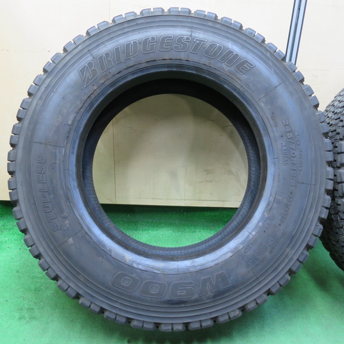 4本価格!20年★トラック タイヤ 245/70R19.5 136/134J スタッドレス ブリヂストン W900 19.5インチ★4080202イスタ