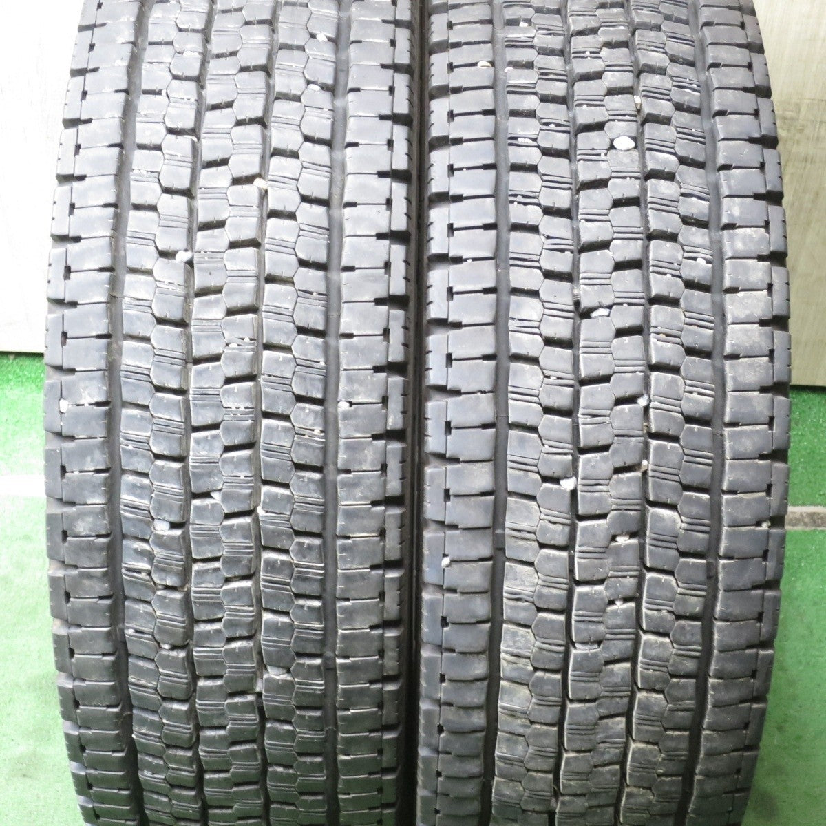 バリ溝!22年!9分★トラック タイヤ 245/70R19.5 136/134J スタッドレス ブリヂストン W999 19.5インチ★4052803クスタ