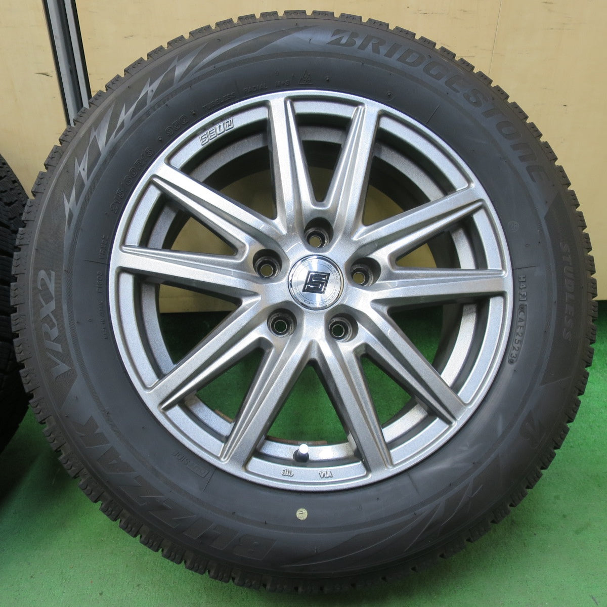 バリ溝!23年!キレイ!9分★スタッドレス 215/60R16 ブリヂストン ブリザック VRX2 SEIN ザイン 16インチ PCD114.3/5H★5051207イス
