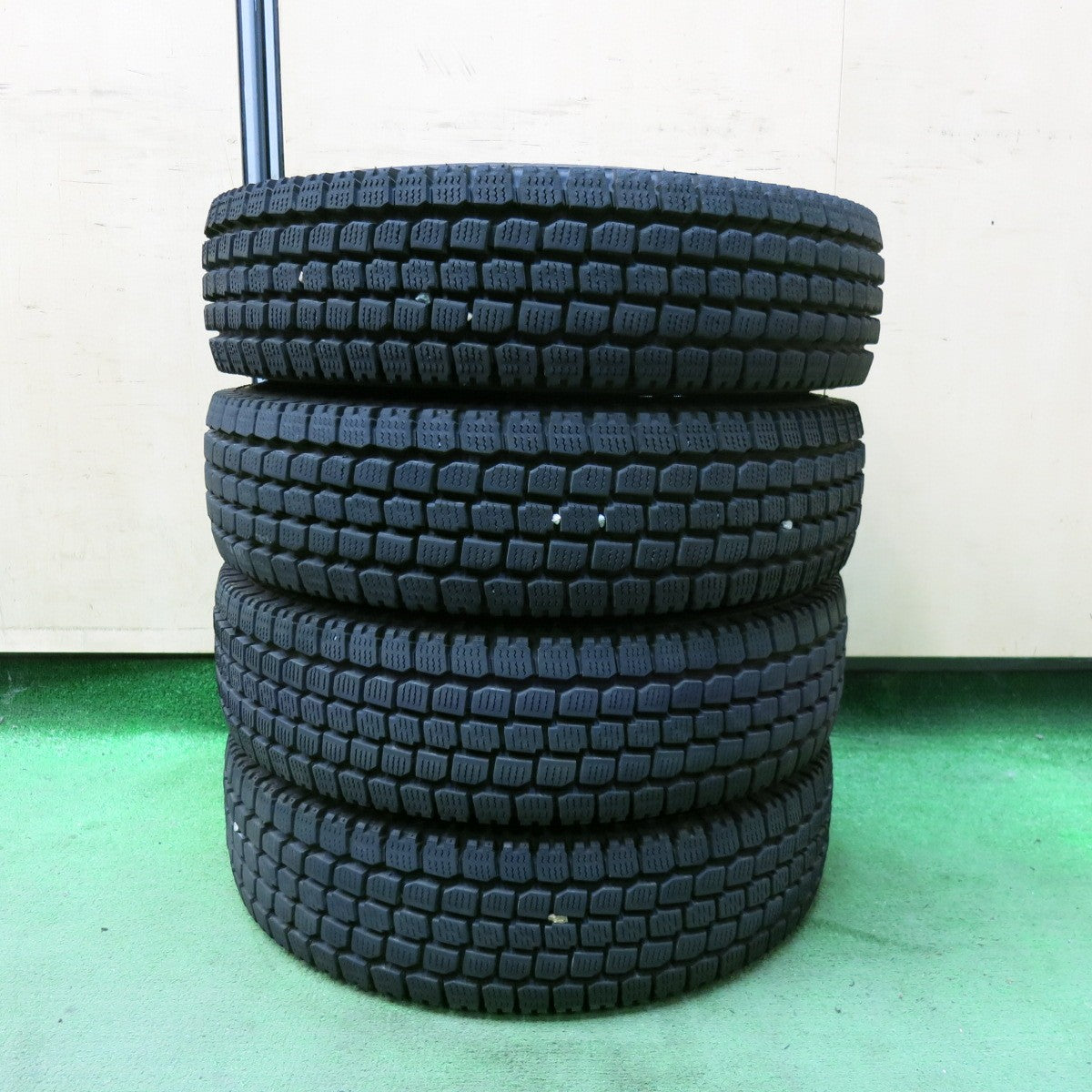 バリ溝!24年!キレイ!9.5分★スタッドレス 145/80R12 80/78N ヨコハマ SY01 TOPRUN トップラン 12インチ PCD100/4H★5072317SYス