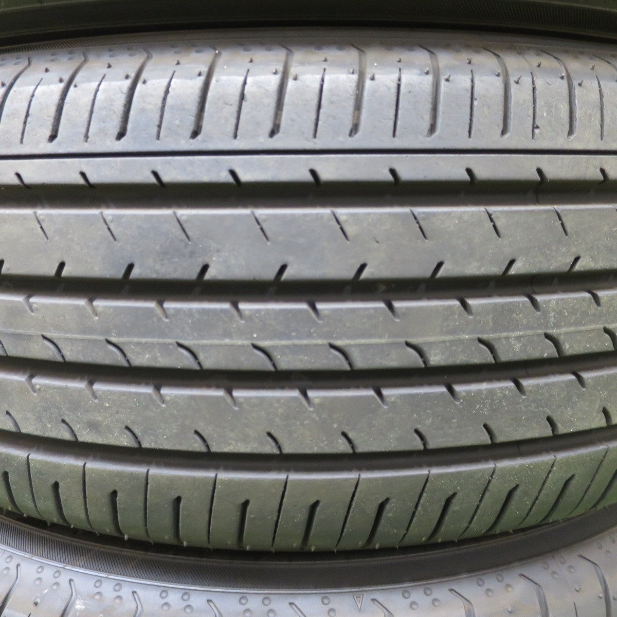 超バリ溝!24年!ほぼ10分★225/60R18 ヨコハマ アドバン V03 タイヤ 18インチ 40系 アルファード ヴェルファイア レクサスNX ハリアー RAV4 等★6022303NGノタ