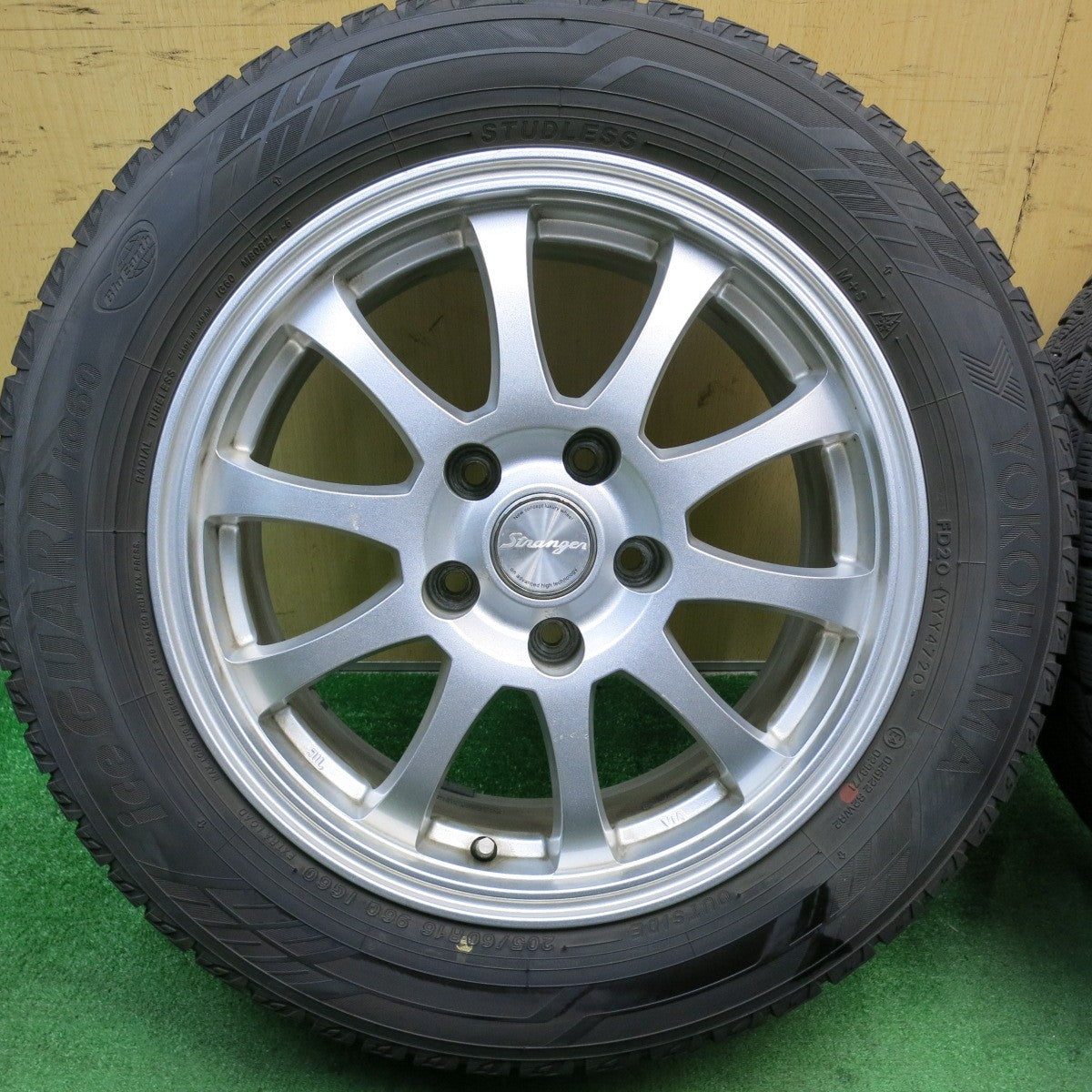 バリ溝!9.5分★スタッドレス 205/60R16 ヨコハマ アイスガード iG60 Stranger ストレンジャー 16インチ PCD114.3/5H★5060606AKス