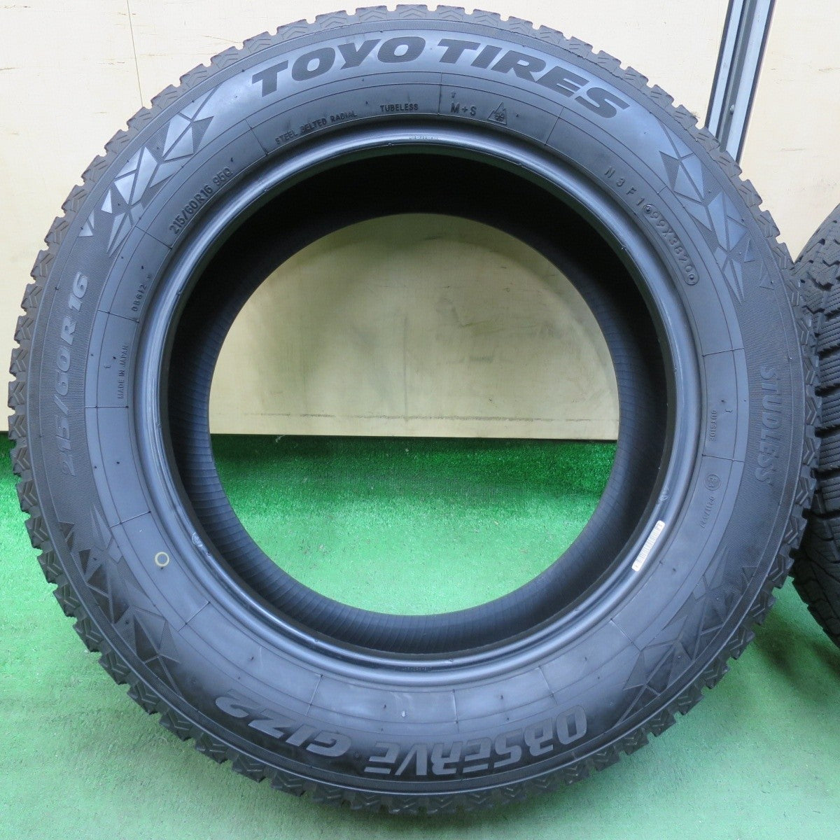 バリ溝!9.5分★スタッドレス 215/60R16 トーヨー オブザーブ GIZ2 タイヤ 16インチ クラウン ヴェゼル オデッセイ 等★5012906イスタ