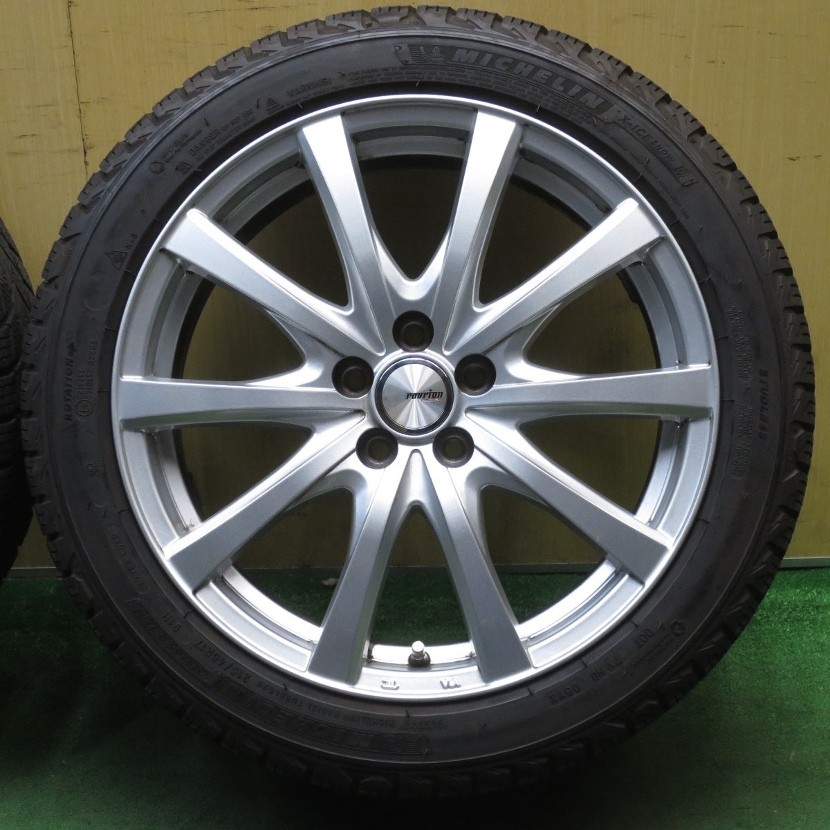 バリ溝!22年!キレイ!9.5分★プリウス 等 215/45R17 スタッドレス ミシュラン X-ICE SNOW ravrion RS01 ラブリオン 17インチ PCD100/5H★5091101NJス
