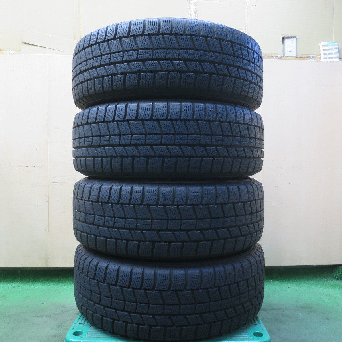 バリ溝!22年!キレイ!ほぼ10分◎スタッドレス 215/60R16 オートバックス ノーストレック N5 MANARAY SPORT マナレイ スポーツ 16インチ PCD114.3/5H◎6081908イス