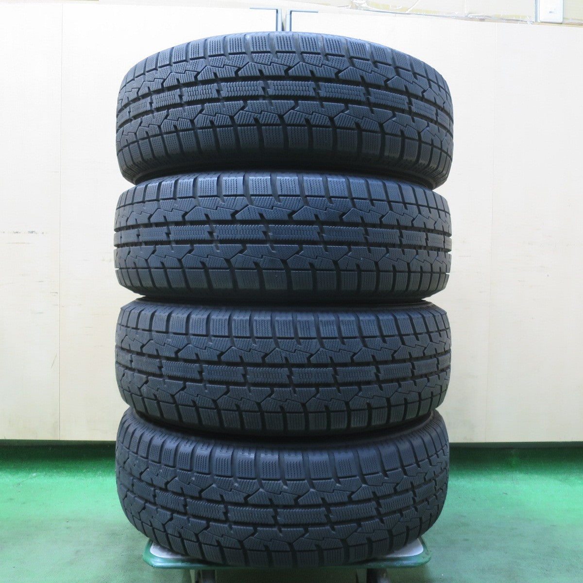 バリ溝!22年!キレイ!ほぼ10分★プリウス 等 195/65R15 スタッドレス トーヨー オブザーブ ガリット GIZ RiZLEY ライツレー 15インチ PCD100/5H★5122911イス