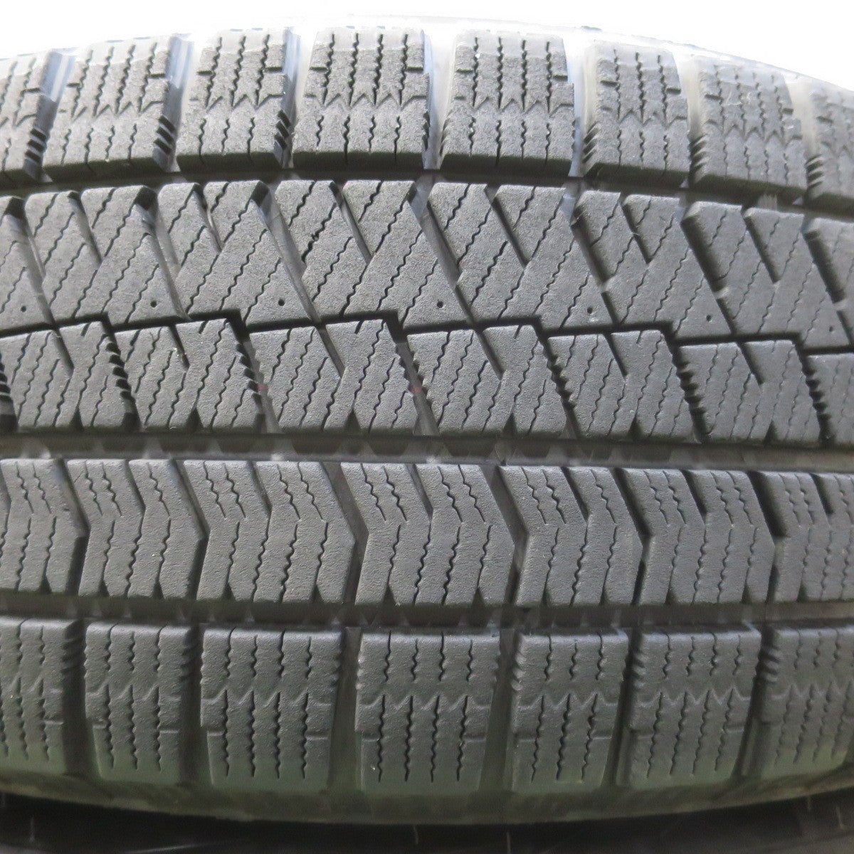 バリ溝!22年!9分★フォレスター 等 215/60R16 スタッドレス ブリヂストン ブリザック VRX2 JOKER ジョーカー 16インチ PCD100/5H★5042606イス