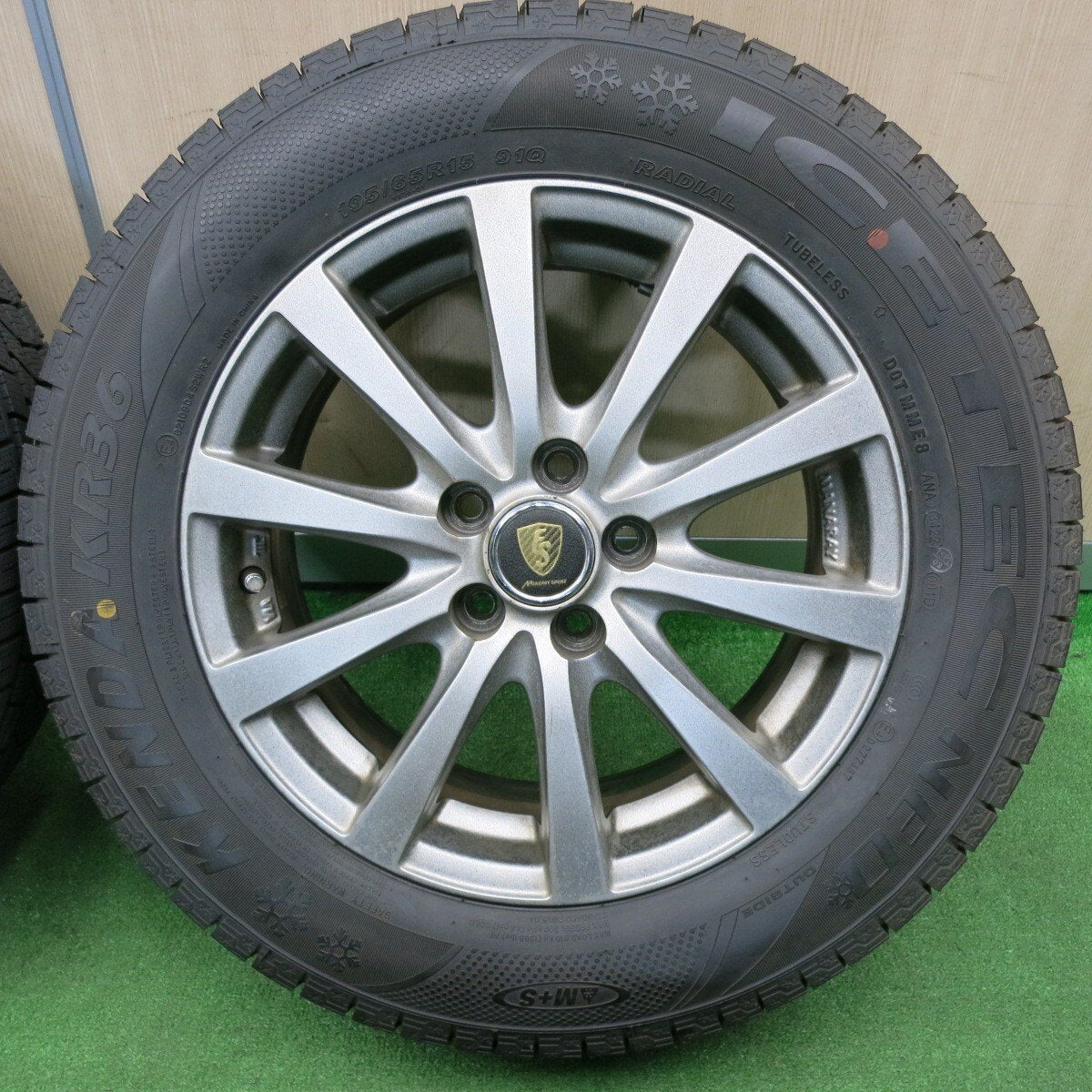 バリ溝!22年!9.5分以上★プリウス等 195/65R15 スタッドレス ケンダ KR36 アイステック ネオ MANARAY SPORT マナレイ 15インチ PCD100/5H★4121604TNス