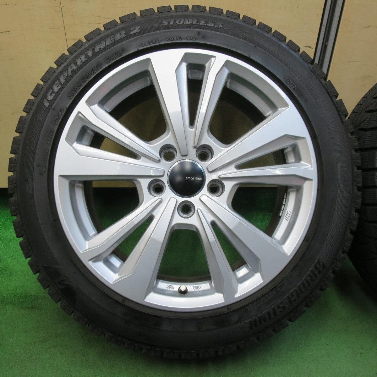 バリ溝!21年!キレイ!9.5分★ワーゲン 等 smartline 225/50R17 スタッドレス ブリヂストン アイスパートナー2 スマートライン 17インチ PCD112/5H★5020107イス