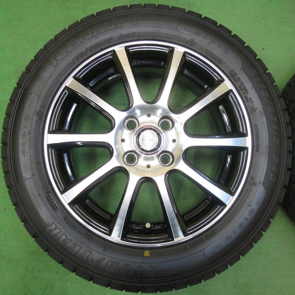 タイヤほぼ未使用!23年!キレイ★スタッドレス 175/65R15 グッドイヤー アイスナビ7 RiZLEY ライツレー 15インチ PCD100/4H★5010705イス