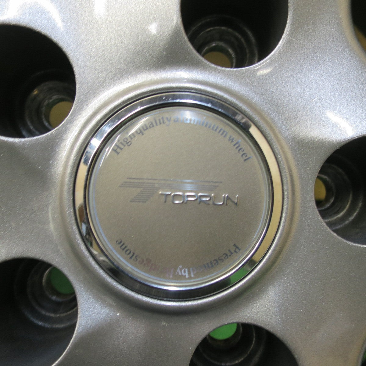 バリ溝!キレイ!8.5分★スタッドレス 215/60R17 ブリヂストン ブリザック VRX TOPRUN トップラン 17インチ PCD114.3/5H★5051513イス