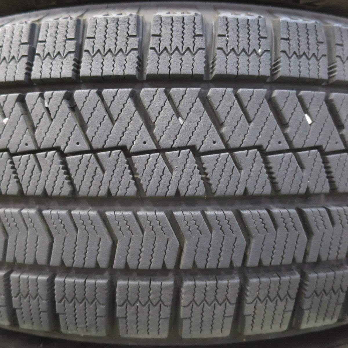 バリ溝!キレイ!9.5分★スタッドレス 205/60R16 ブリヂストン ブリザック VRX2 TOPRUN トップラン 16インチ PCD114.3/5H★5092309イス