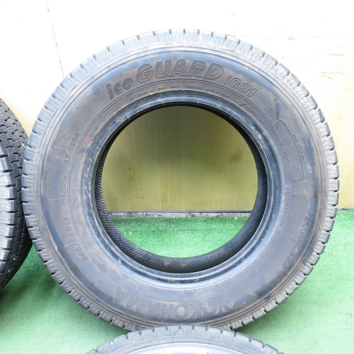 バリ溝!20年!9.5分以上★トラック タイヤ 205/75R16 113/111L スタッドレス ヨコハマ アイスガード iG91★4052504クスタ