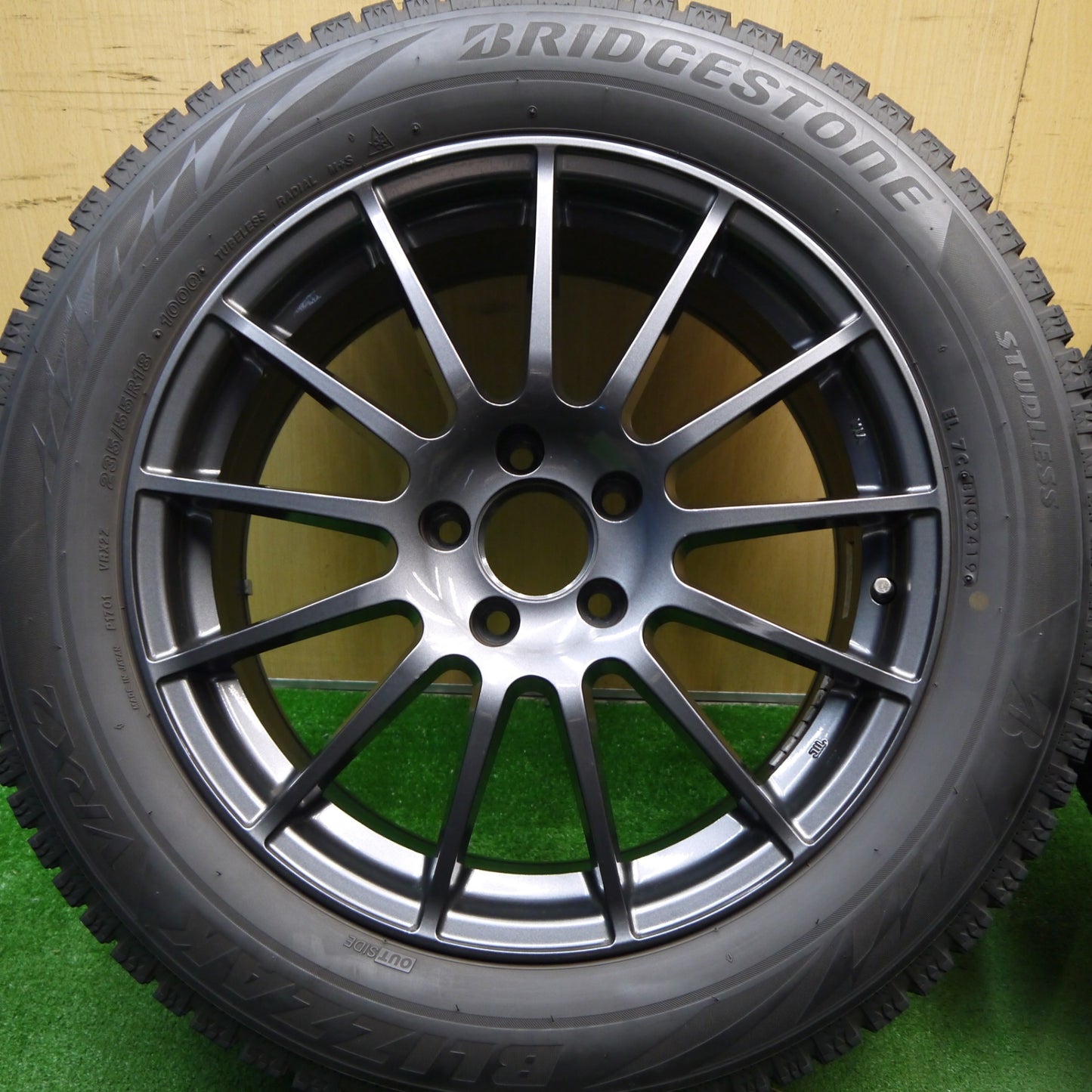 バリ溝!キレイ!9分★ベンツ 等 IRVINE F01 235/55R18 スタッドレス ブリヂストン ブリザック VRX2 18インチ アーヴィン PCD112/5H★5042205Hス