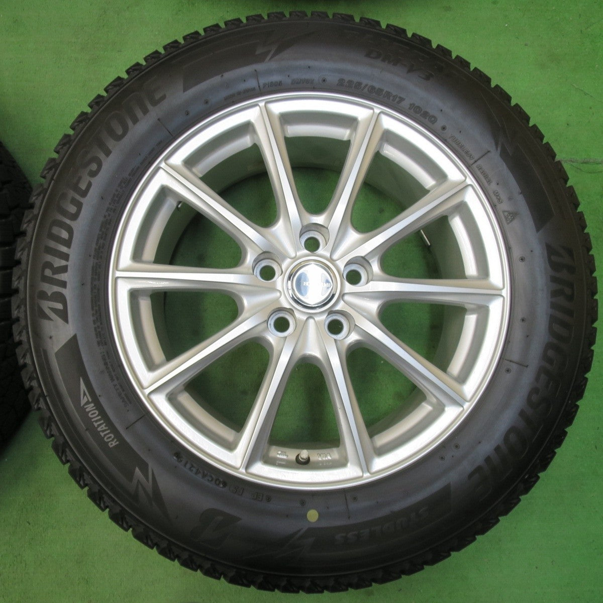 バリ溝!キレイ!9分★スタッドレス 225/65R17 ブリヂストン ブリザック DM-V3 ECO FORME エコフォルム 17インチ PCD114.3/5H★5031306イス